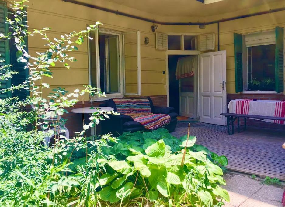 Vintage Studio Apartment, Garden And Free Parking Apartment Budapest