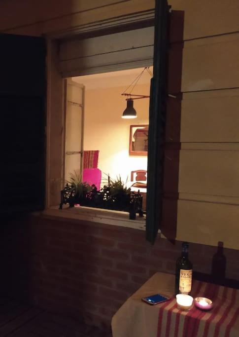 Vintage Studio Apartment, Garden And Free Parking Apartment