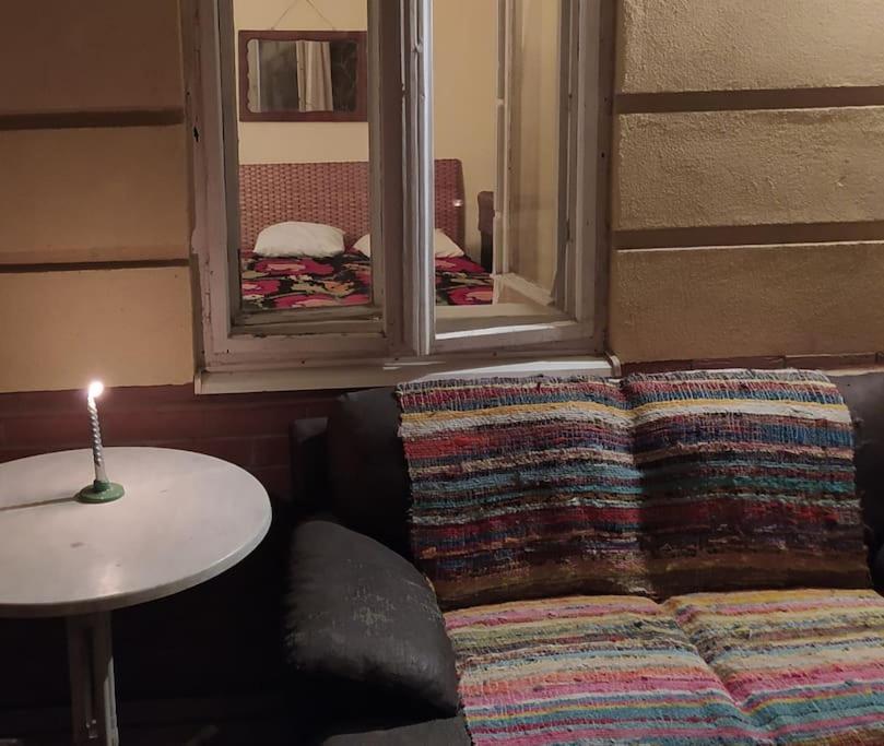 Vintage Studio Apartment, Garden And Free Parking Apartment *